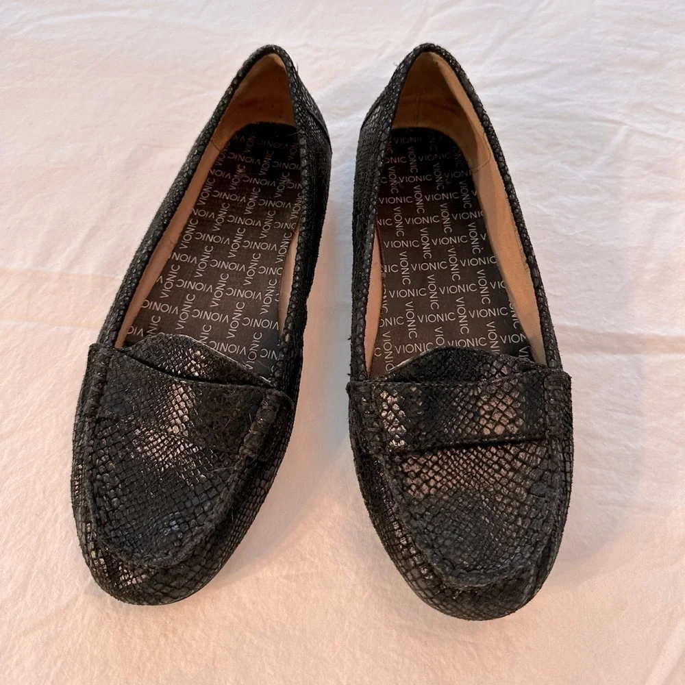 Vionic Black Embossed Croc Metallic Loafers Size 7.5
